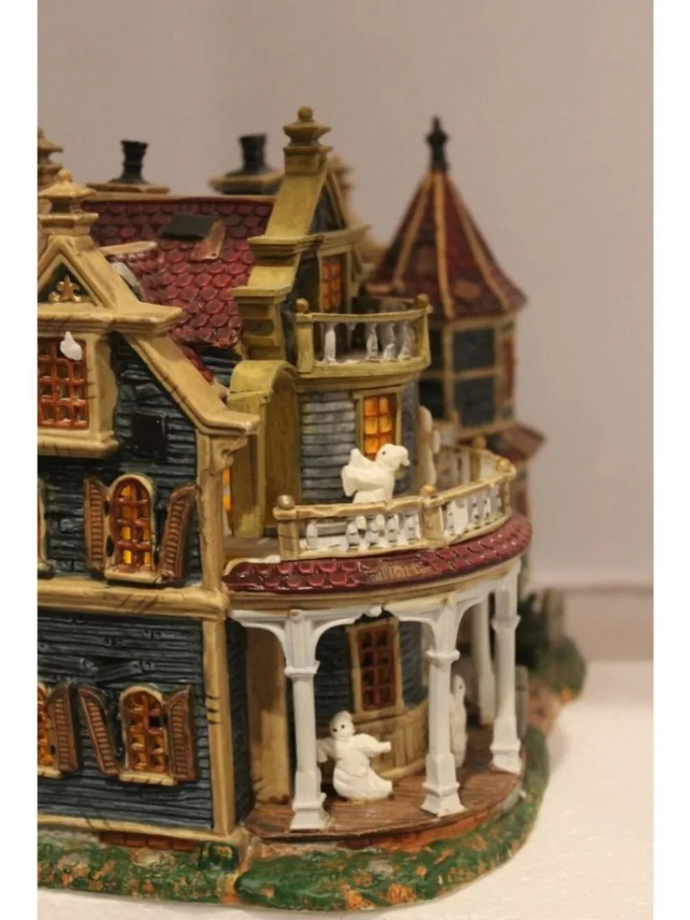 Lemax Spooky Town - Black Cauldron Inn  - Tested (see desc)
